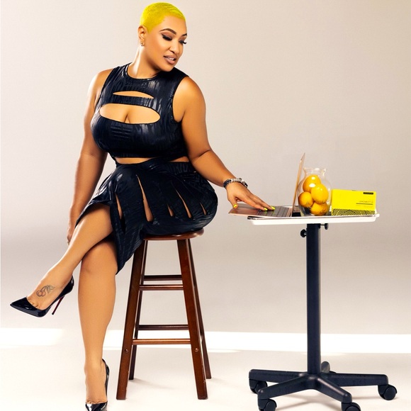 Meet your Posher, Sheena - Picture 1 of 1